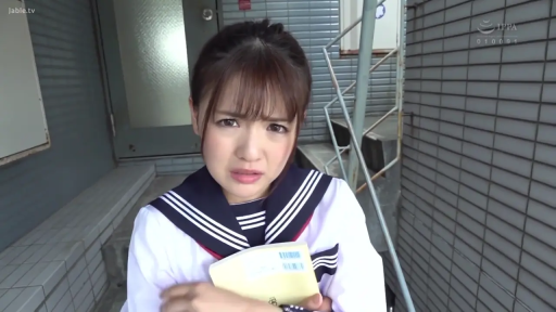 角色扮演 · 站姿 · 楼梯间 · 面部特写 · 水手服 · 书本 · 困扰 · 抱书