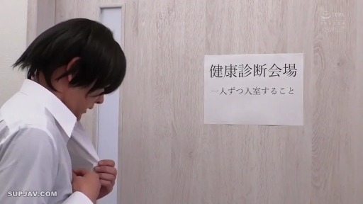 性交 · 办公室 · 全景 · 电脑 · 模糊 · 职场角色扮演 · 蓝白运动服 · 办公桌姿势
