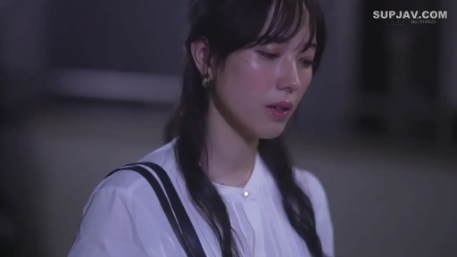 Indoor · Close-up of the face · Standing Posture · white shirt