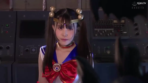 嚴肅 · 角色扮演 · 中景 · 站姿 · 注視 · 實驗室 · 发饰 · 美少女战士服