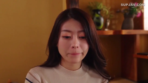 室内 · 座り姿勢 · 全身 · 電動扇 · 和式房间 · 悲伤 · 服を整える · 条纹短袖