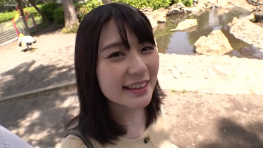 站立 · 面部特寫 · 针织衫 · 公园