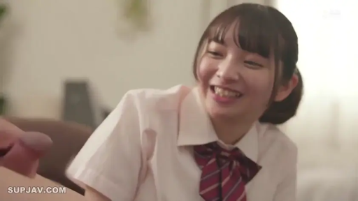 室内 · 坐姿 · 面部 · 校服 · 笑容 · 互动 · 业余