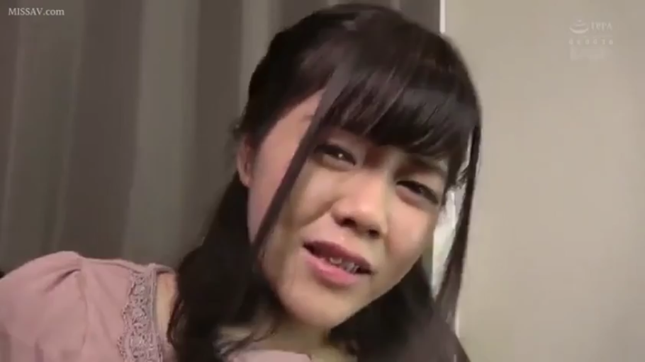 室内 · 顔部のクローズアップ · 注视镜头 · 前傾 · 日本AV · 厌恶 · ピンクのレースブラウス