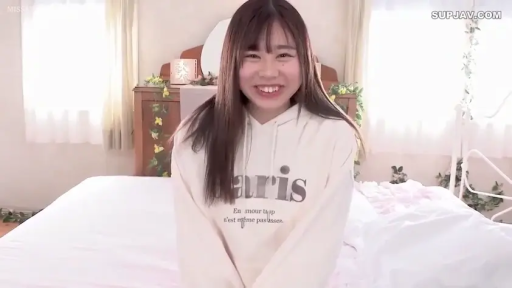 客厅 · 坐姿 · 微笑 · 聚会 · 筷子 · 日常休闲服 · 多人场景