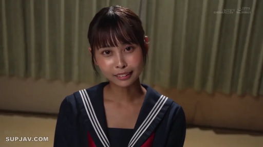 室内 · 坐姿 · 平静 · 面部特写 · 注视 · 水手服