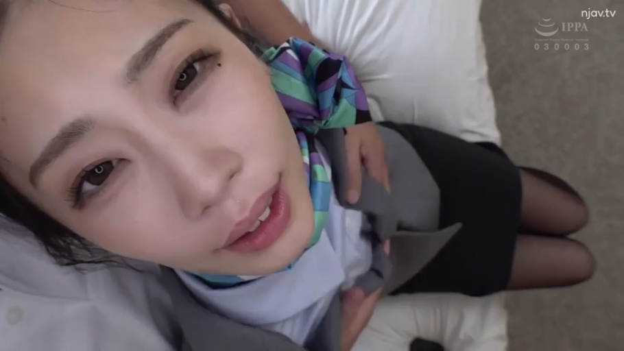 室内 · 揉乳 · 顔部のクローズアップ · 一人称視点 · 诱惑 · 仰向け姿勢 · 空姐制服