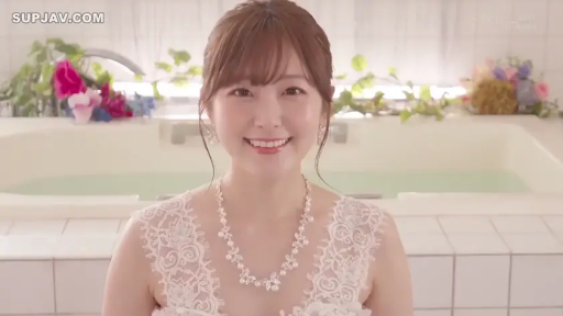 脸部 · 浴室 · 微笑 · 项链 · 注视 · 清纯 · 端坐 · 白色蕾丝裙