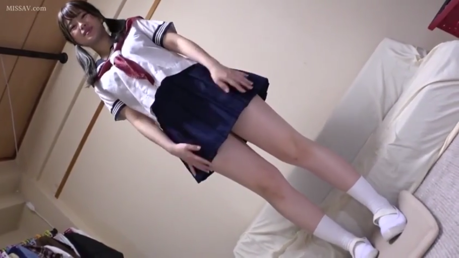 全身 · 寝室 · ベッド · 站姿 · 微笑 · 注視 · 水手服 · 双马尾