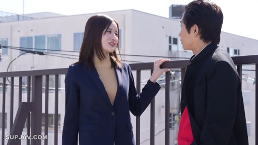 会話 · 站立 · 微笑 · 半身 · 欄干 · スーツ · 屋顶