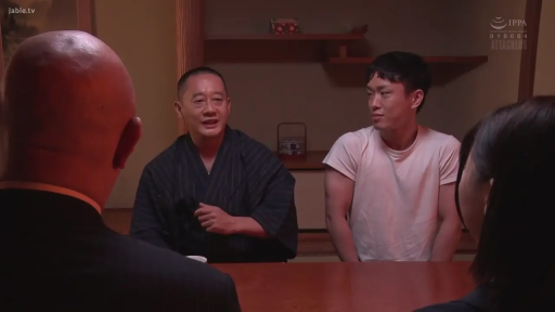 座り姿勢 · 会話 · 和室 · 中景 · 自然 · 和服 · 矮桌