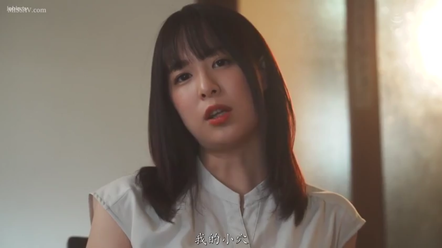 Indoor · Hazy · Subtitles · 面部特写 · 正面 · 说话 · 无袖衬衫