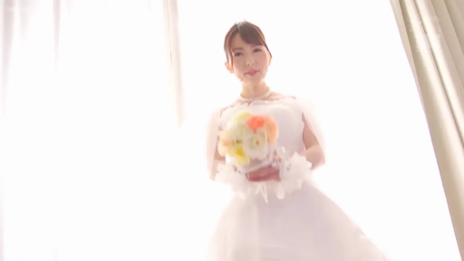 室内 · 全身 · 展示 · 婚纱 · 恬静 · 捧花 · 持花站立 · 高调摄影