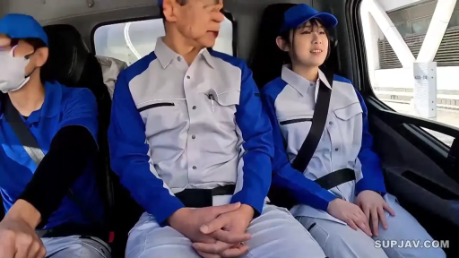 座り姿勢 · 中景 · 自然 · 制服 · 多人 · 乘车 · シートベルト · 货车内