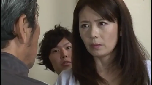 室内 · 真剣 · 面部 · 站立 · 对视 · プロットシーン · 常服