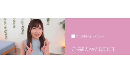 室内 · 半身像 · 浅蓝色无袖上衣