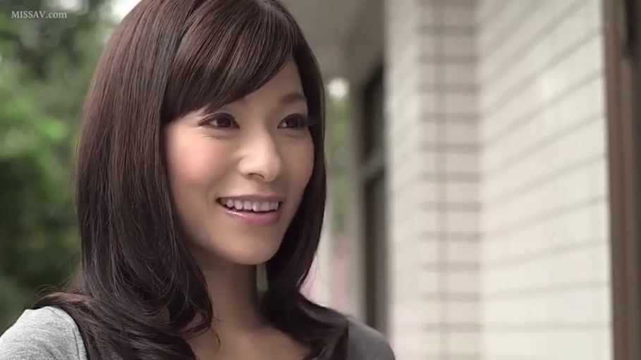脸部特写 · 站立 · 诱惑 · 仰拍 · 昏暗室内 · 整理衣服 · 铁栏 · 红色衬衫