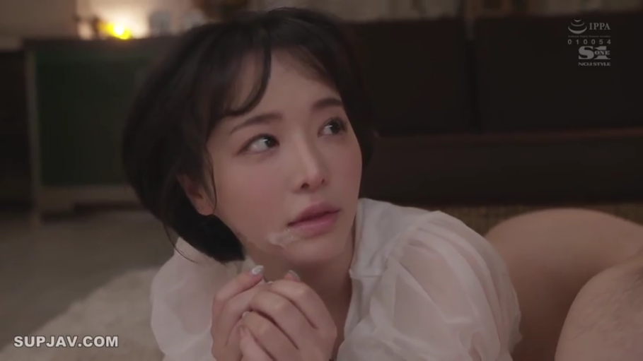 室内 · 脸部特写 · 趴姿 · 白色透视上衣