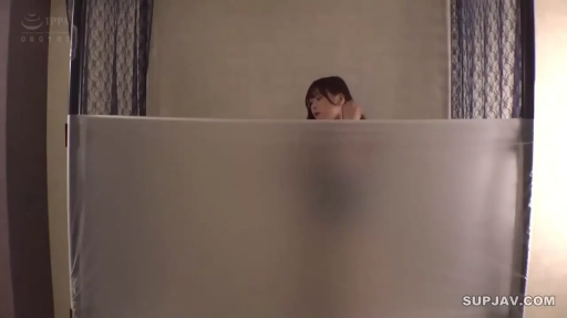 室内 · 全裸 · 站立 · 全景 · 柔光 · 平和 · 身体遮挡 · 磨砂薄膜