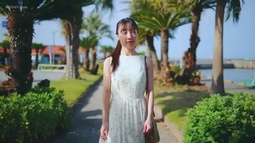 站立 · 半身 · 户外 · 連衣裙