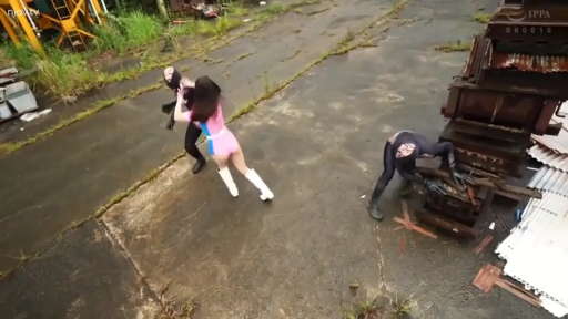 严肃 · 远景 · 紧身衣 · 特摄 · 格斗姿势 · 室外废墟 · 打斗行为 · 工业废料