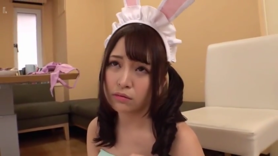 室內 · 坐姿 · 臉部特寫 · 兔女郎裝 · 兔耳 · 雙馬尾 · 看向镜头 · 阿黑颜