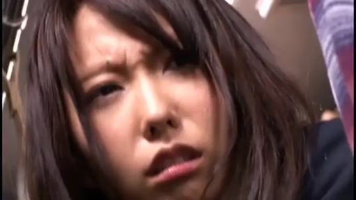 室内 · 脸部 · 迷离 · 注视 · 常服 · 抬头