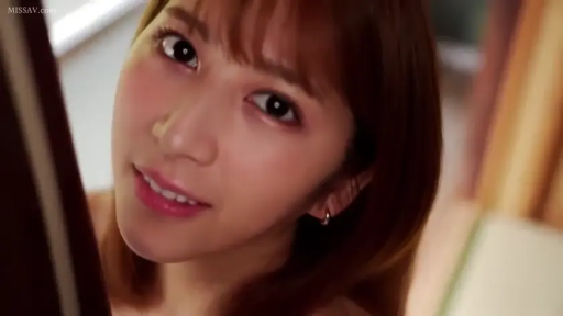 室内 · 顔部のクローズアップ · 甘美 · 注視 · 仰视 · 裸露 · 高角度