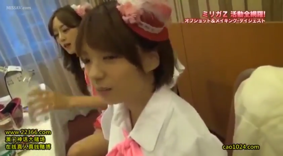 室内 · 坐姿 · 交谈 · 脸部 · 自然 · 制服 · 水杯 · 日本