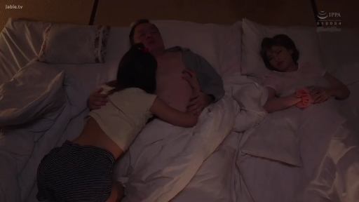 集中 · 和室 · 枕头 · プロット · 遠景 · 寝姿 · 親昵 · 家居服