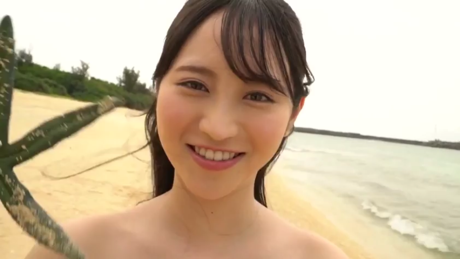 面部特写 · 海滩 · 裸肩