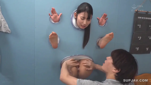 中景 · 苦痛 · 白いTシャツ · 隔板 · 間仕切り部屋 · 被困 · お尻を撫でる · お尻出し