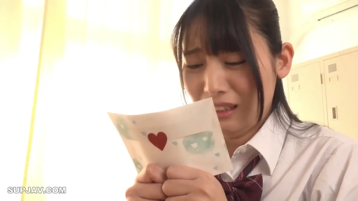 顔部のクローズアップ · 学生服 · 学園もの · 哭泣 · キャンパス · 持物 · 读信 · 情书