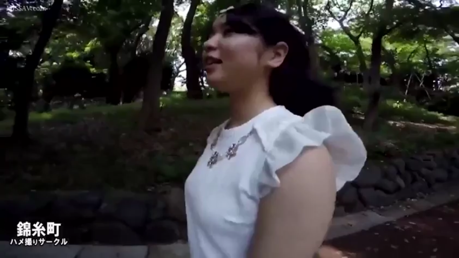 站姿 · 自然 · 项链 · 户外 · 公园 · 侧拍 · 漫步 · 荷叶边白衫