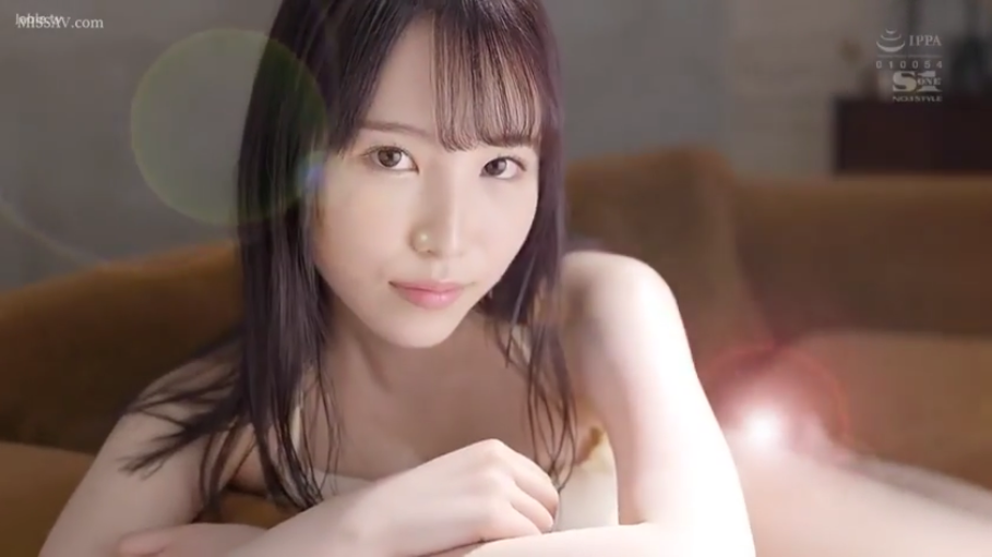 室内 · 脸部特写 · 对视 · 趴卧 · 内衣 · 温柔 · 唯美