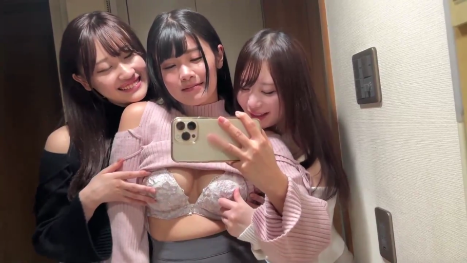 室内 · 忧郁 · 脸部特写 · 字幕 · 白色上衣 · 对视 · 躺卧
