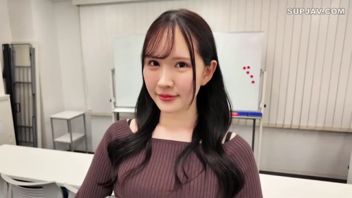 办公室 · 微笑 · 注視 · 特写 · ニットセーター · 长发 · 正面 · 白板