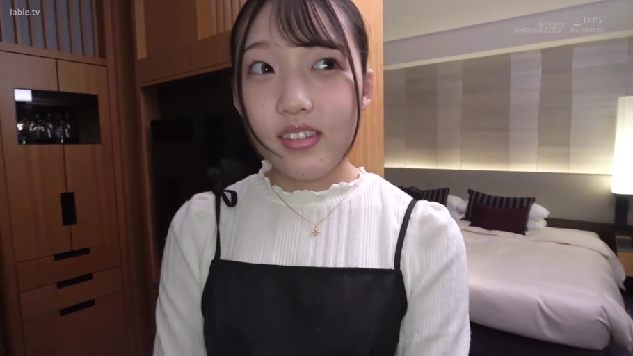 双腿叉开 · 全裸 · 室内卧室 · 浓密阴毛 · 抽插性交 · 仰视特写 · 迷醉愉悦