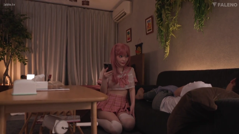 跪坐 · ロールプレイング · 自然 · リビング · 粉色水手服 · スマートフォン · 玩手机