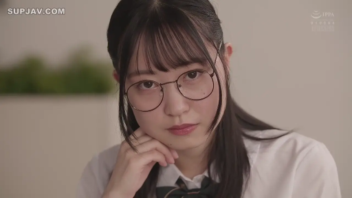 室内 · 坐姿 · 全裸 · 胸部特写 · 迷离 · 无码 · 张口吐舌