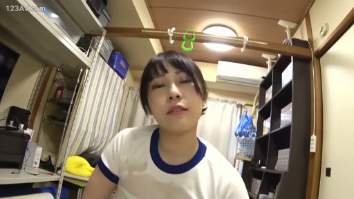 室内 · 脸部 · 体操服