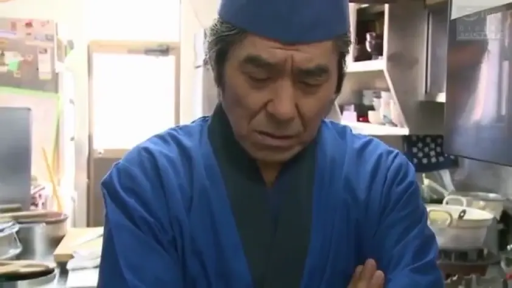 严肃 · 脸部特写 · 厨房 · 熟男 · 思考 · 厨具 · 厨师服 · 抱胸