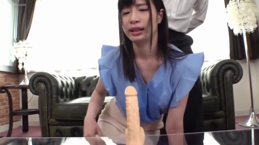 Living room · 蓝色荷叶边上衣