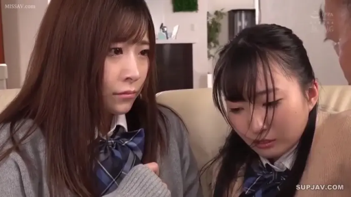 座り姿勢 · 面部 · ソファ · リビング · 多人 · JK制服 · 流泪 · 悲伤