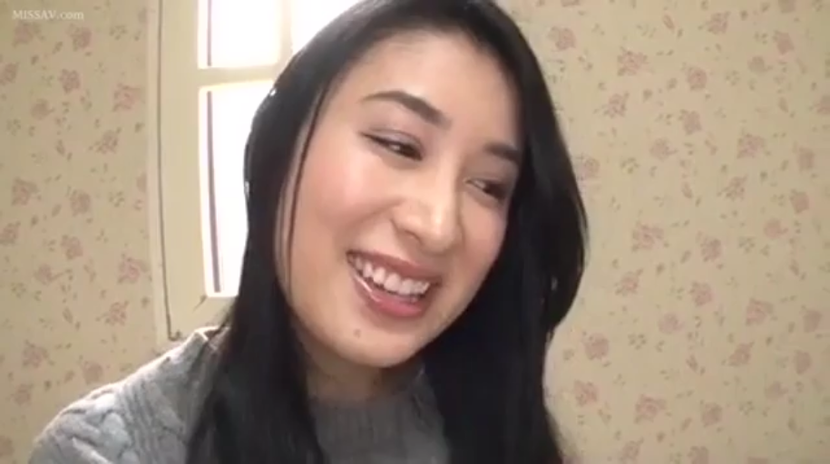 室内 · 脸部特写 · 全裸 · 陶醉 · 跪姿 · 阴茎 · 群交手交