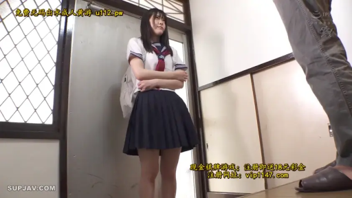 室内 · 中景 · 站姿 · 制服