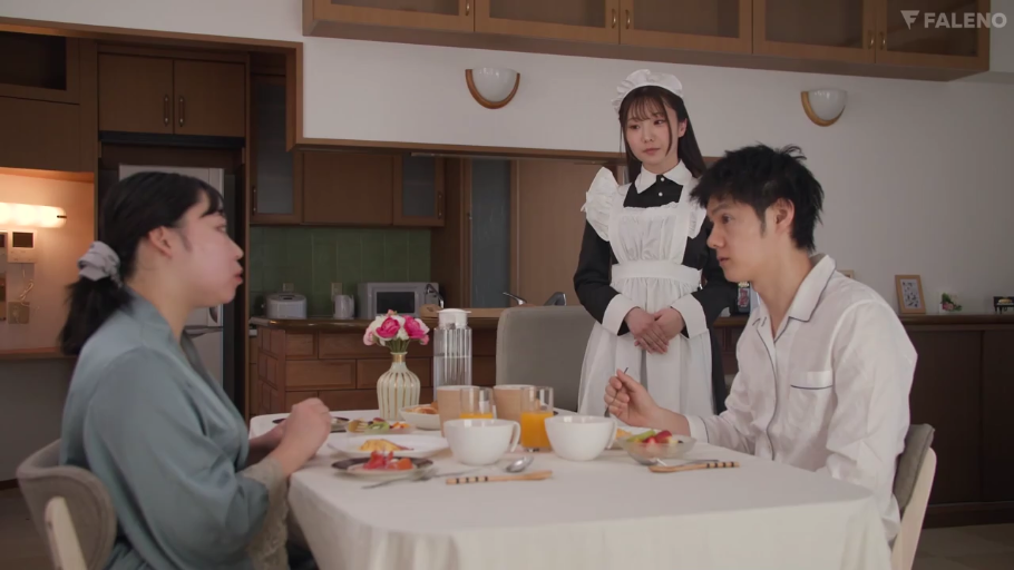 坐姿 · 中景 · 自然 · 剧情 · 女仆装 · 餐厅 · 用餐 · 餐具