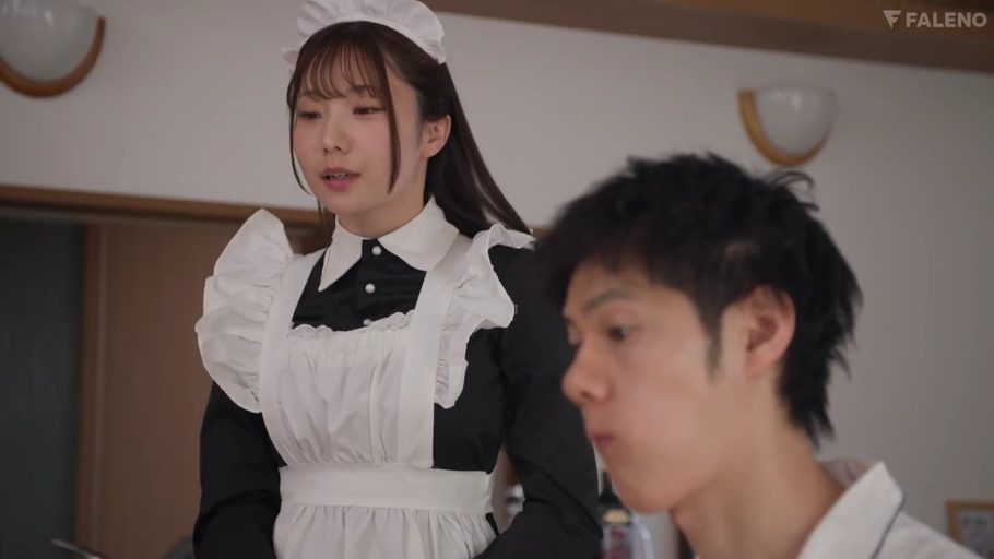 室内 · 中景 · 站姿 · 平静 · 注视 · 女仆装 · 日常 · 壁灯