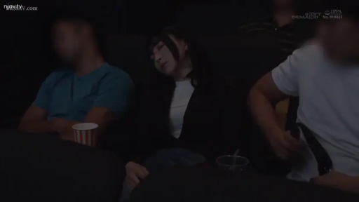 室内 · 俯身 · 口交 · 陶醉 · 白色上衣 · 嘴部 · 深喉