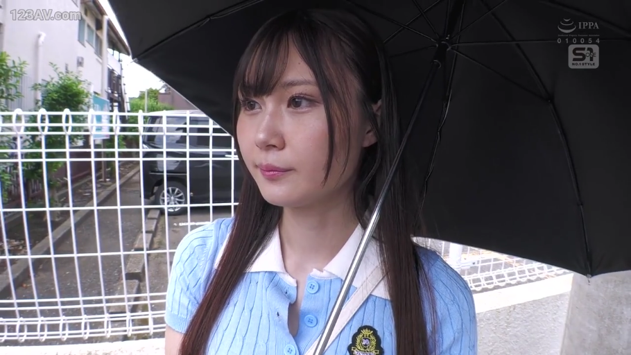 站立 · 户外 · 模糊 · 侧头 · 睡裙 · 像素化